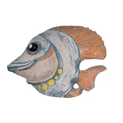 Keramická ryba na pověšení se žlutými tečkami