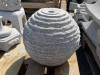 Řezaná vývěrová koule 40 cm - šedá žula