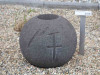 Lávová nádržka tsukubai s čínskými znaky pr. 35 cm